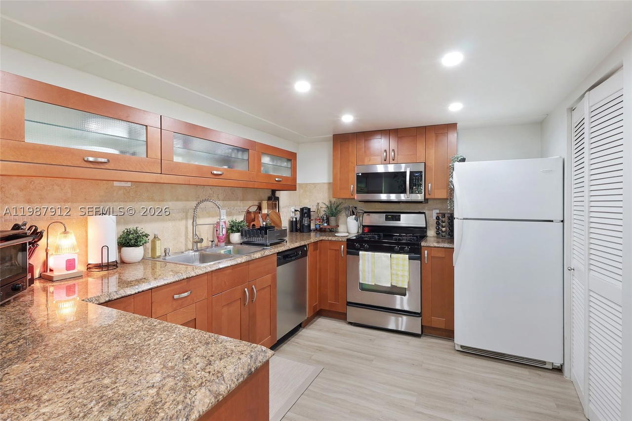 Real estate property located at 6507 116th Pl C, Miami-dade, Snapper Village Condo Pha, Miami, FL