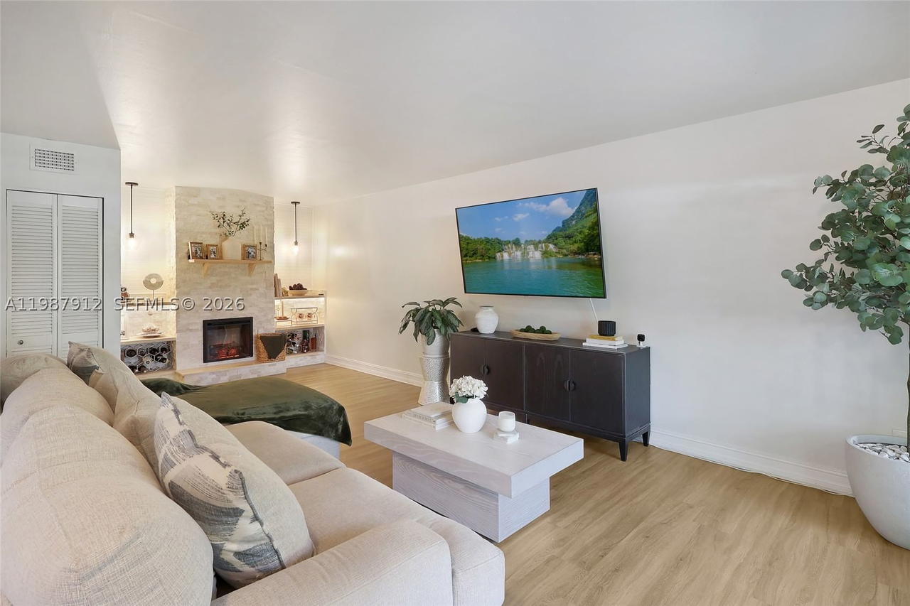 Real estate property located at 6507 116th Pl C, Miami-dade, Snapper Village Condo Pha, Miami, FL