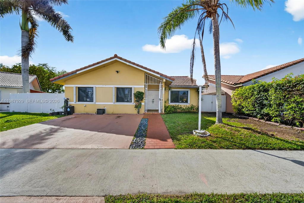 Real estate property located at 14446 96th Ter, Miami-dade, Munne Sub, Miami, FL