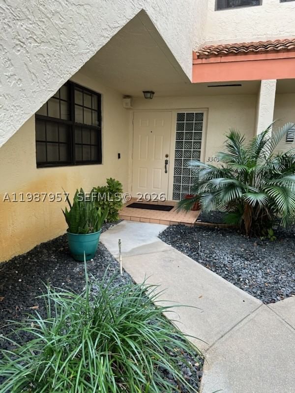 Real estate property located at 3309 Water Oak Dr #1304, Broward, Emerald Oaks 13 Condo, Hollywood, FL