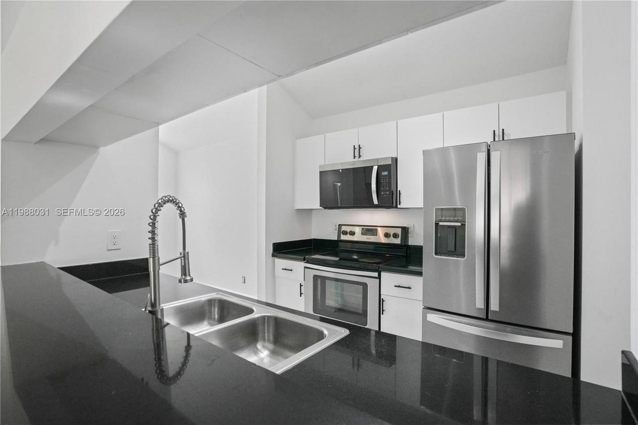 Real estate property located at 10610 158th Ct #208, Miami-dade, Royal Palm Place, Miami, FL