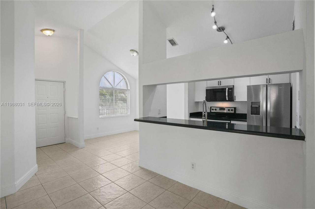 Real estate property located at 10610 158th Ct #208, Miami-dade, Royal Palm Place, Miami, FL