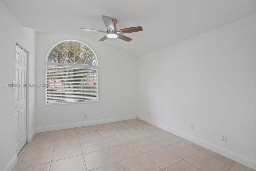 Real estate property located at 10610 158th Ct #208, Miami-dade, Royal Palm Place, Miami, FL