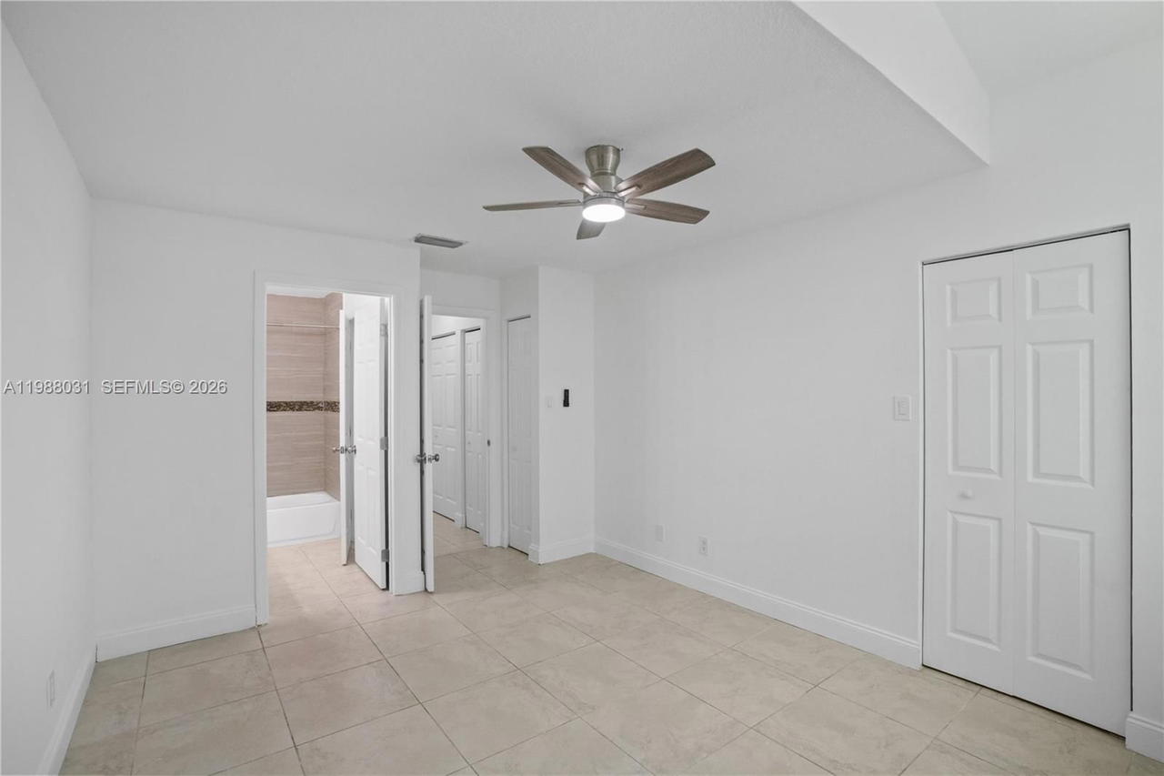 Real estate property located at 10610 158th Ct #208, Miami-dade, Royal Palm Place, Miami, FL