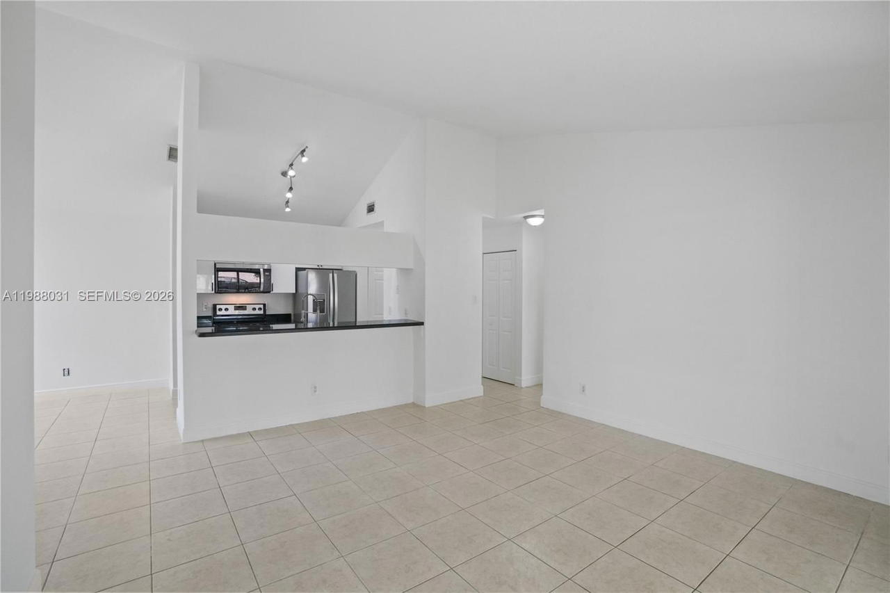 Real estate property located at 10610 158th Ct #208, Miami-dade, Royal Palm Place, Miami, FL