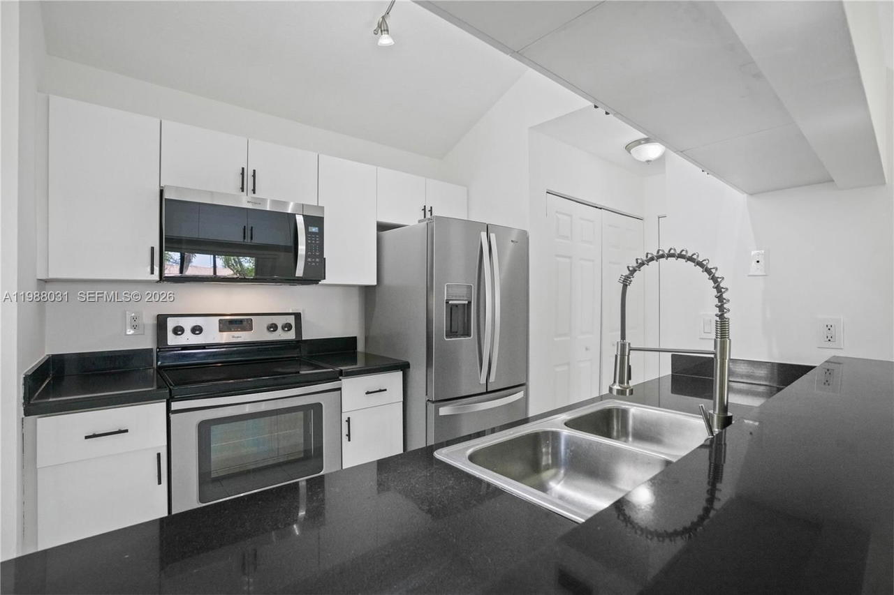 Real estate property located at 10610 158th Ct #208, Miami-dade, Royal Palm Place, Miami, FL