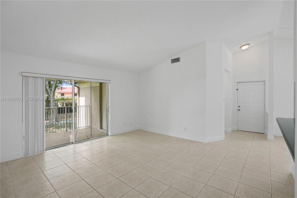 Real estate property located at 10610 158th Ct #208, Miami-dade, Royal Palm Place, Miami, FL