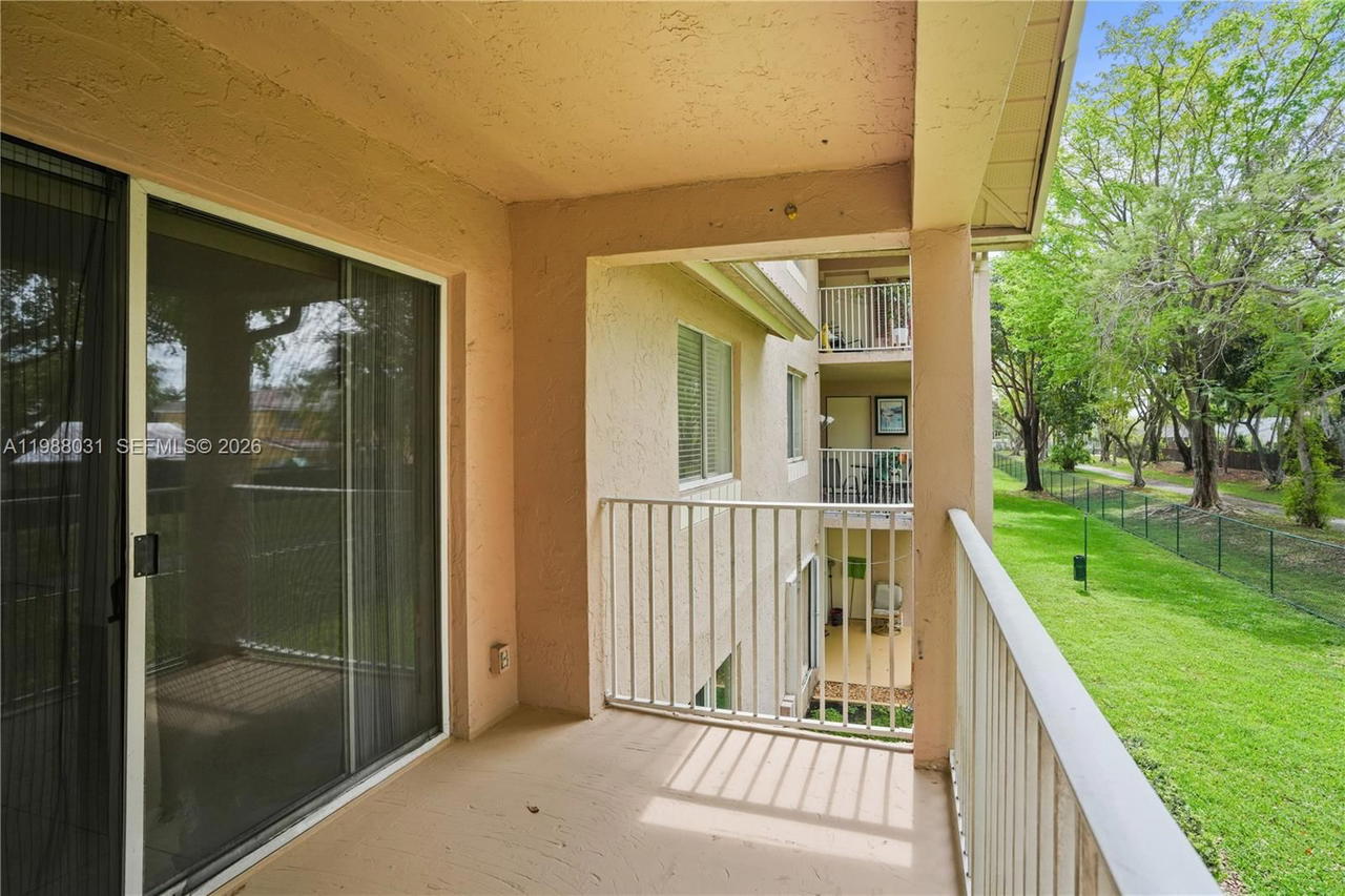 Real estate property located at 10610 158th Ct #208, Miami-dade, Royal Palm Place, Miami, FL