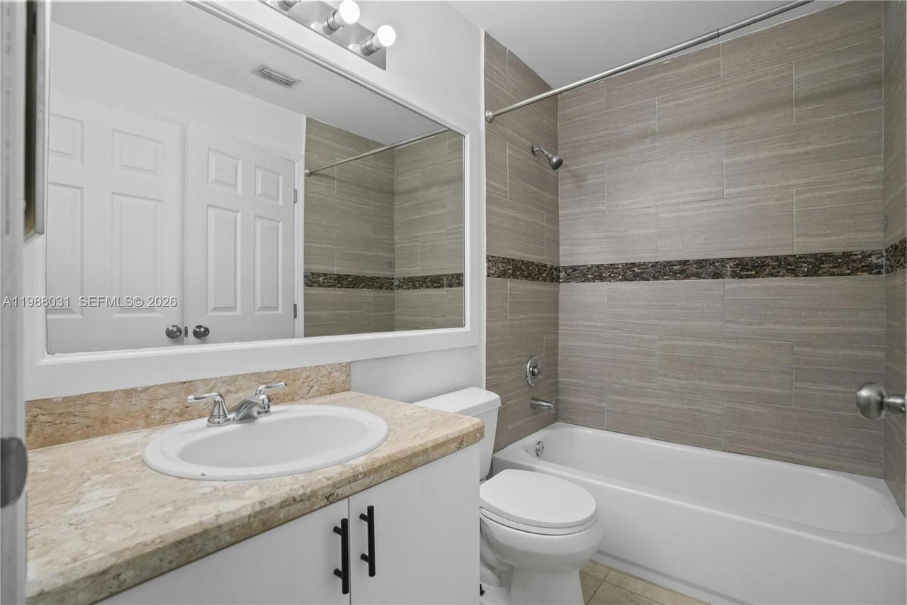 Real estate property located at 10610 158th Ct #208, Miami-dade, Royal Palm Place, Miami, FL