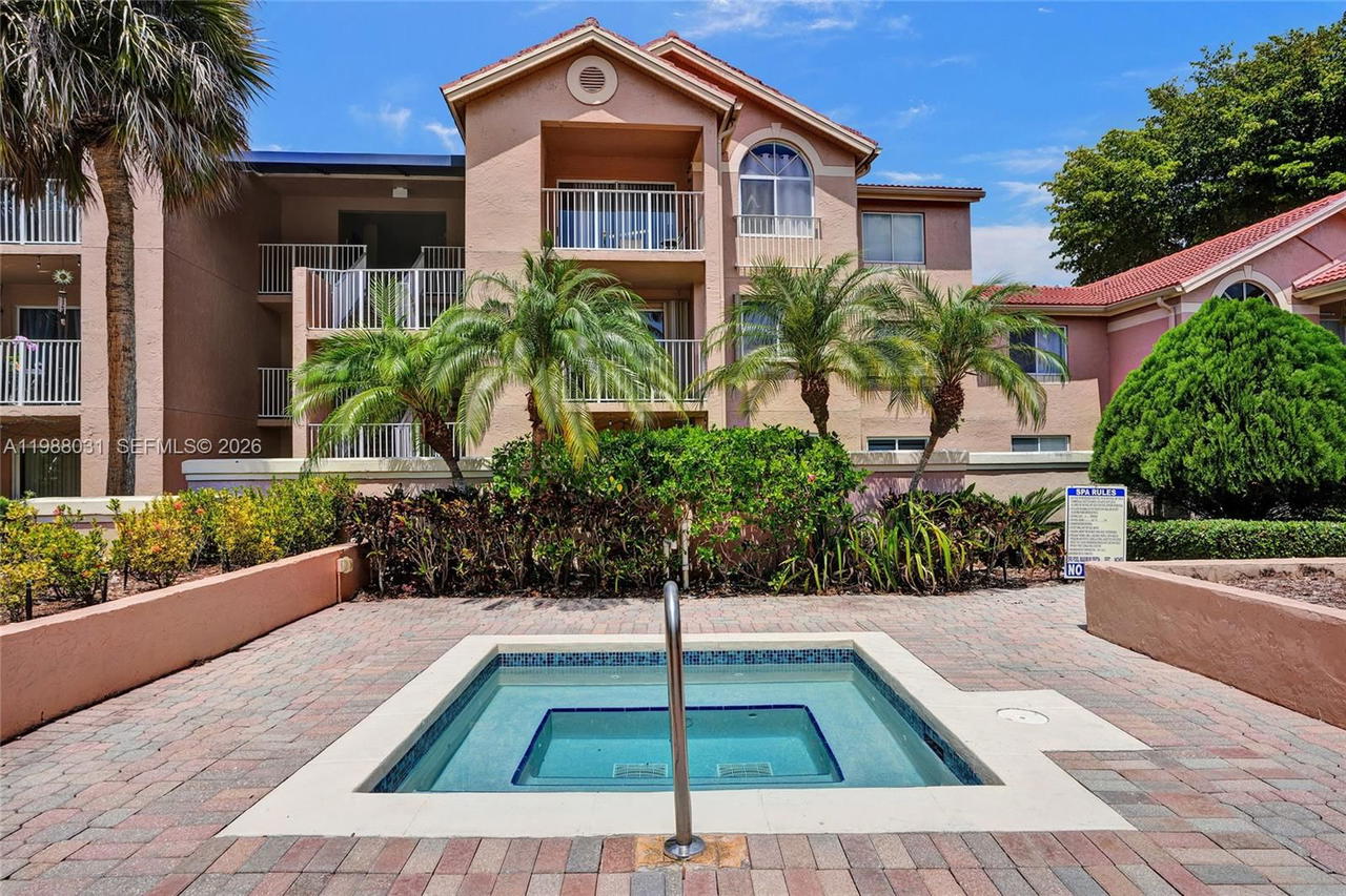 Real estate property located at 10610 158th Ct #208, Miami-dade, Royal Palm Place, Miami, FL