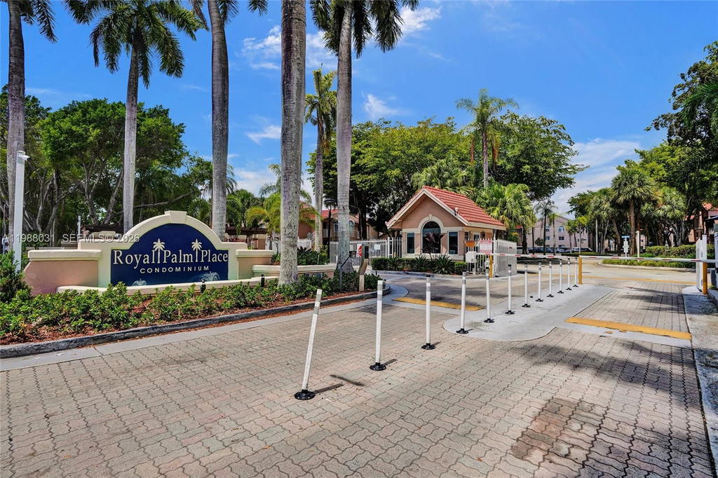 Real estate property located at 10610 158th Ct #208, Miami-dade, Royal Palm Place, Miami, FL