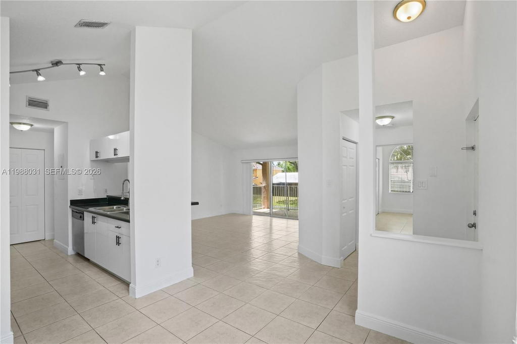 Real estate property located at 10610 158th Ct #208, Miami-dade, Royal Palm Place, Miami, FL