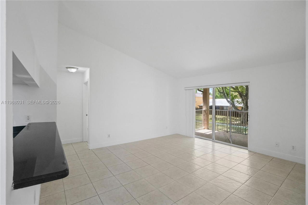 Real estate property located at 10610 158th Ct #208, Miami-dade, Royal Palm Place, Miami, FL