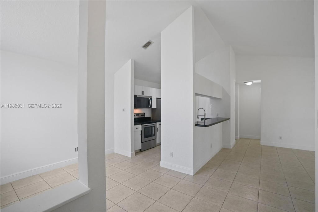 Real estate property located at 10610 158th Ct #208, Miami-dade, Royal Palm Place, Miami, FL