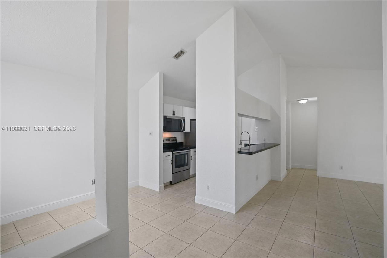 Real estate property located at 10610 158th Ct #208, Miami-dade, Royal Palm Place, Miami, FL