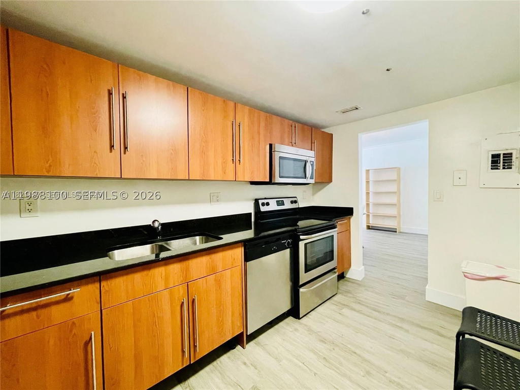 Real estate property located at 3001 Ocean Dr #101, Broward, Residences On Hollywood B, Hollywood, FL