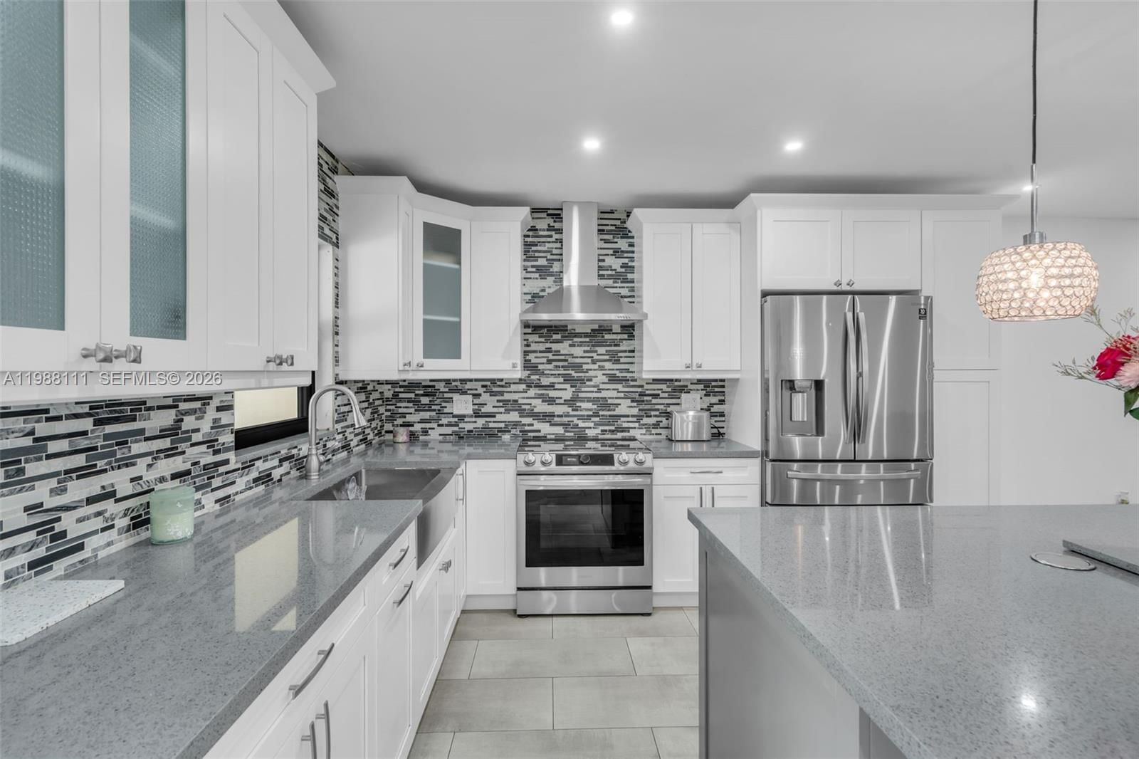 Real estate property located at 7020 Crown Gate Dr, Miami-dade, Miami Lakes Loch Lomond W, Miami Lakes, FL