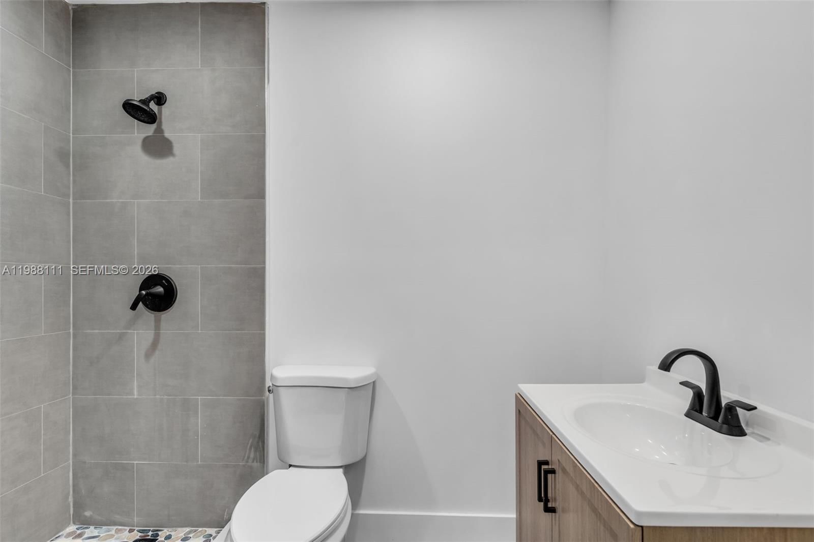 Real estate property located at 7020 Crown Gate Dr, Miami-dade, Miami Lakes Loch Lomond W, Miami Lakes, FL