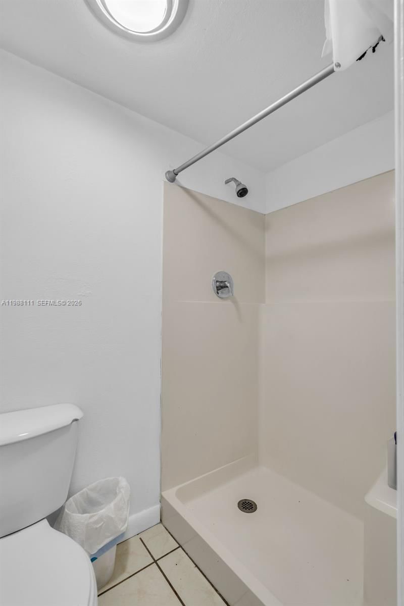 Real estate property located at 7020 Crown Gate Dr, Miami-dade, Miami Lakes Loch Lomond W, Miami Lakes, FL