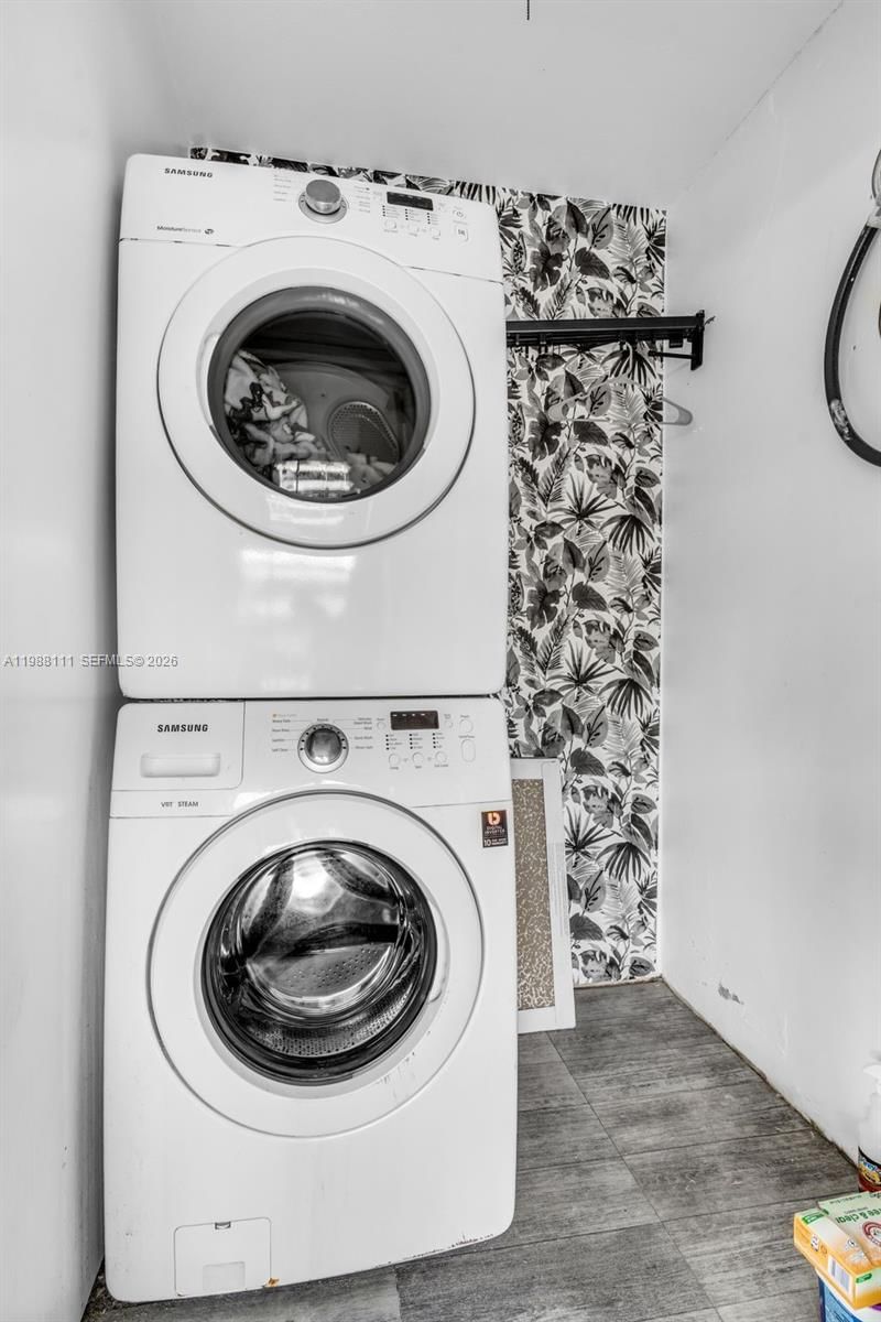 Real estate property located at 7020 Crown Gate Dr, Miami-dade, Miami Lakes Loch Lomond W, Miami Lakes, FL