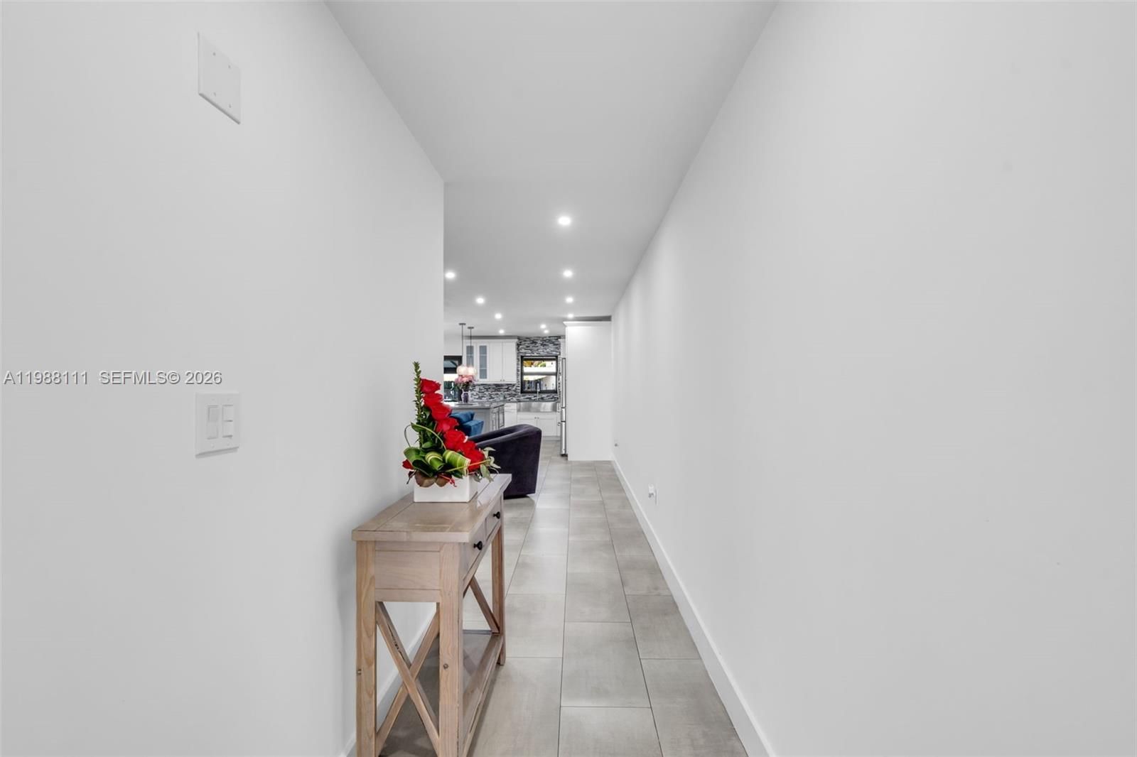 Real estate property located at 7020 Crown Gate Dr, Miami-dade, Miami Lakes Loch Lomond W, Miami Lakes, FL