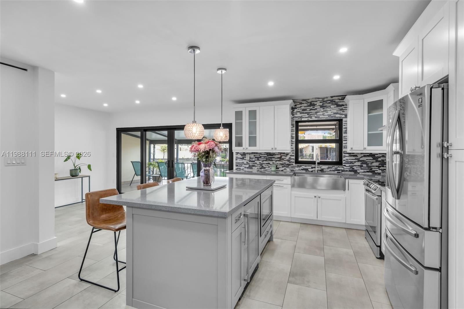 Real estate property located at 7020 Crown Gate Dr, Miami-dade, Miami Lakes Loch Lomond W, Miami Lakes, FL