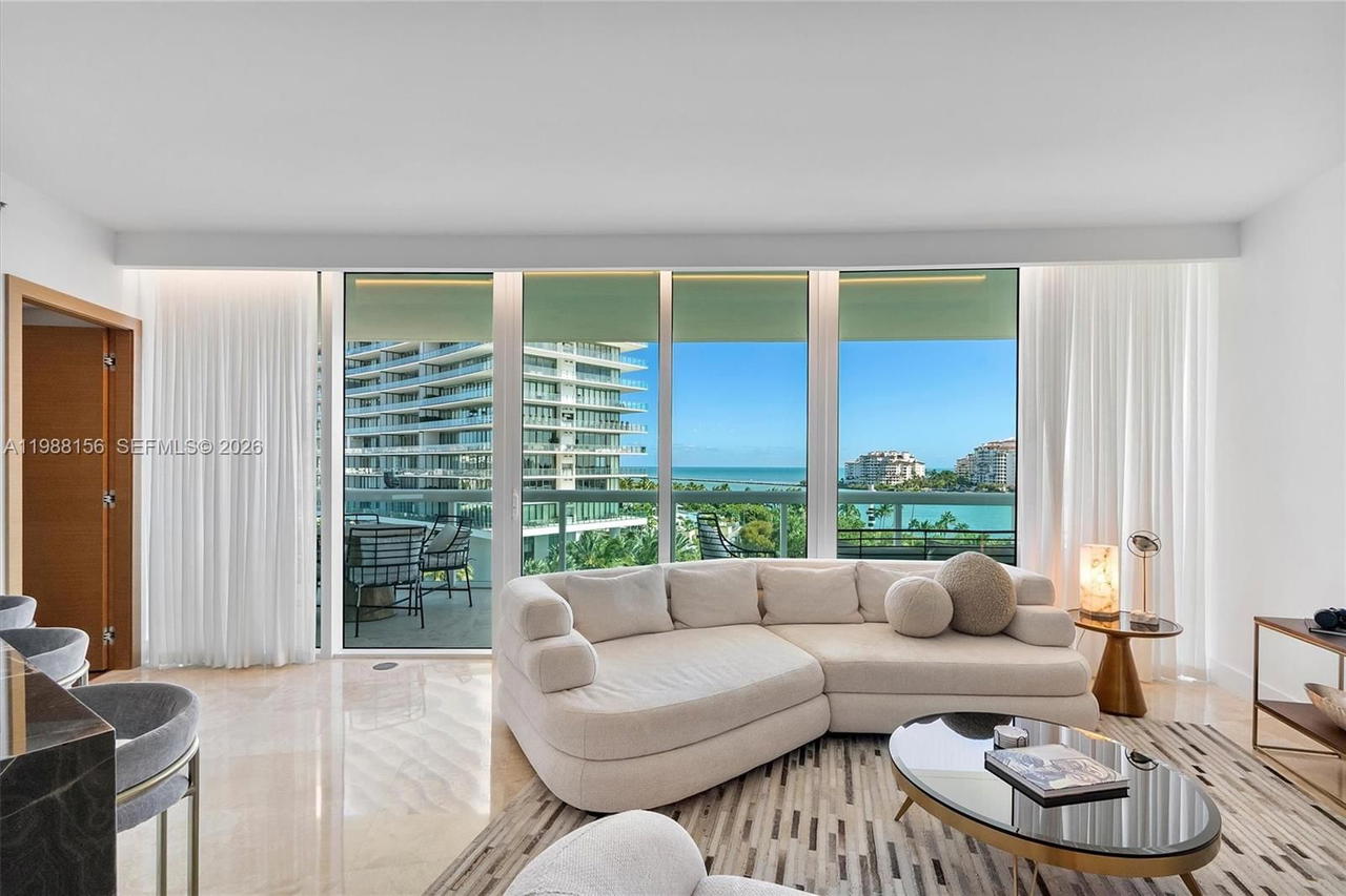 Real estate property located at 1000 Pointe Dr #705, Miami-dade, Murano At Portofino Condo, Miami Beach, FL
