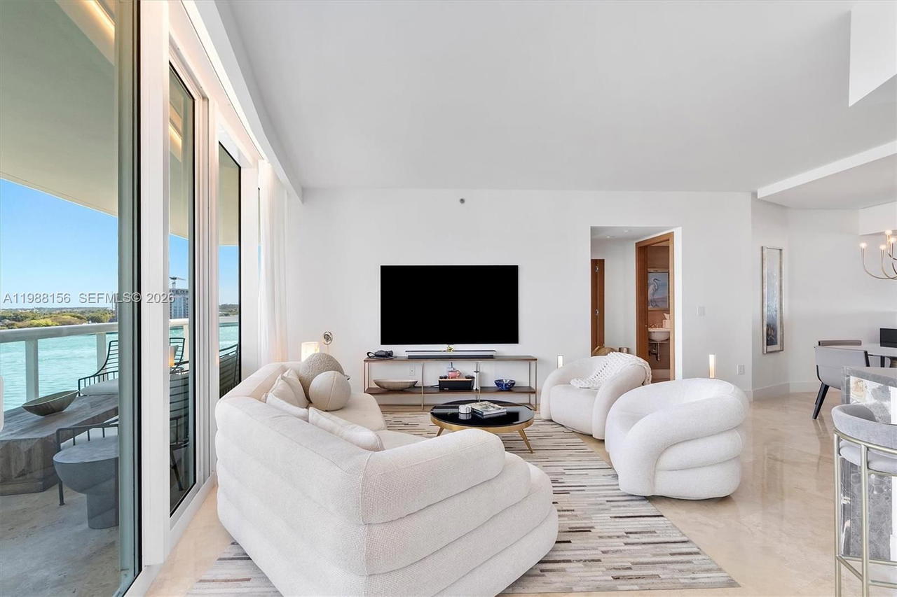 Real estate property located at 1000 Pointe Dr #705, Miami-dade, Murano At Portofino Condo, Miami Beach, FL