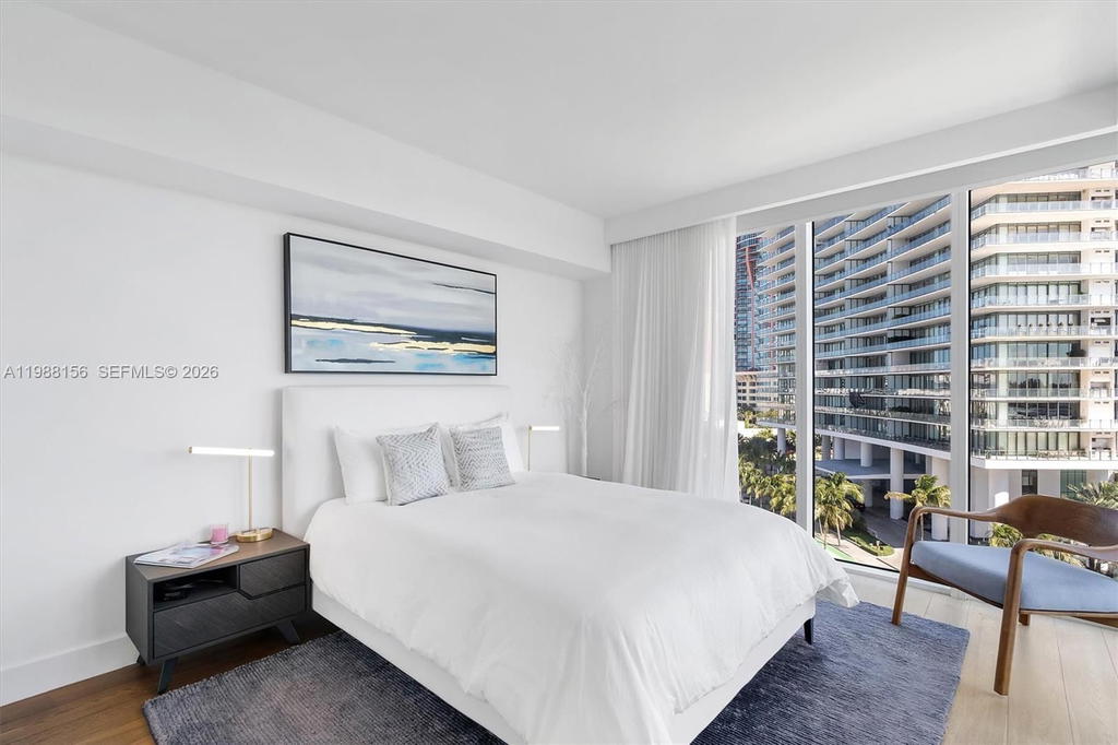 Real estate property located at 1000 Pointe Dr #705, Miami-dade, Murano At Portofino Condo, Miami Beach, FL