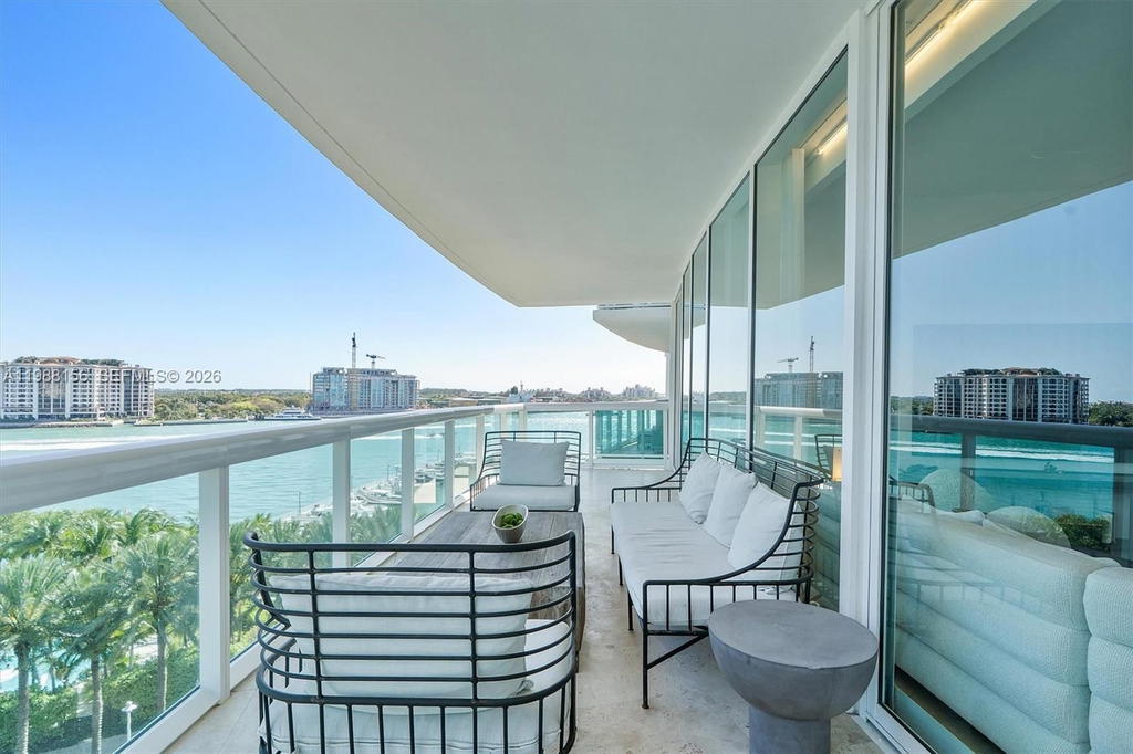 Real estate property located at 1000 Pointe Dr #705, Miami-dade, Murano At Portofino Condo, Miami Beach, FL