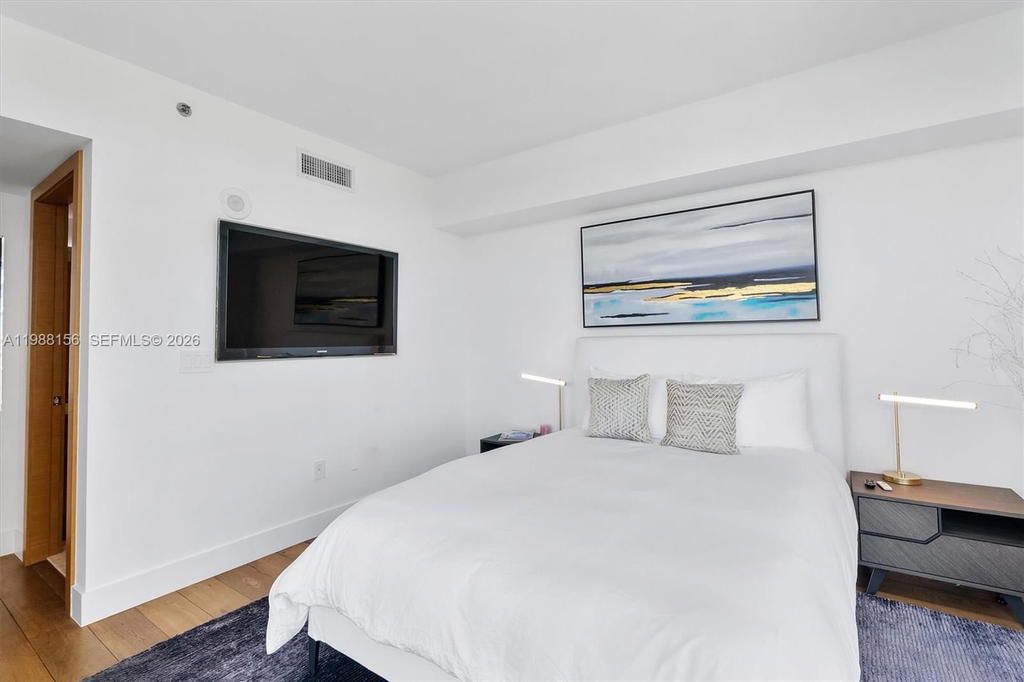Real estate property located at 1000 Pointe Dr #705, Miami-dade, Murano At Portofino Condo, Miami Beach, FL