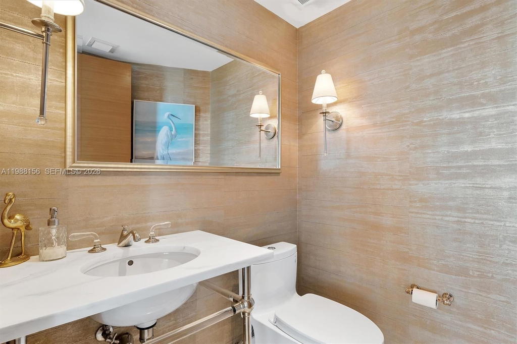 Real estate property located at 1000 Pointe Dr #705, Miami-dade, Murano At Portofino Condo, Miami Beach, FL
