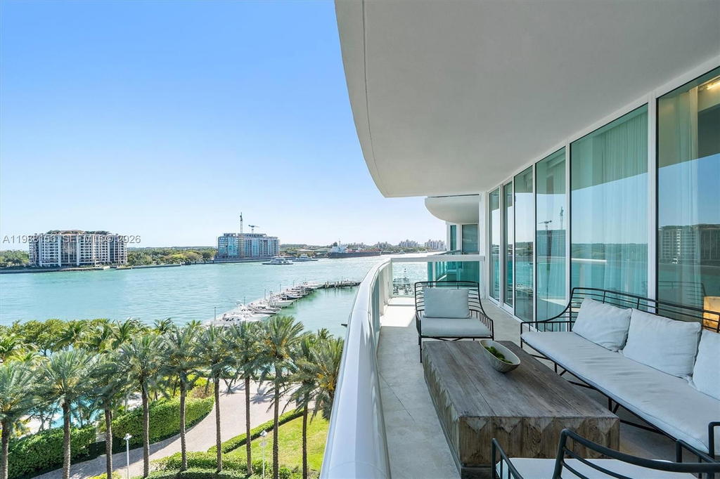 Real estate property located at 1000 Pointe Dr #705, Miami-dade, Murano At Portofino Condo, Miami Beach, FL
