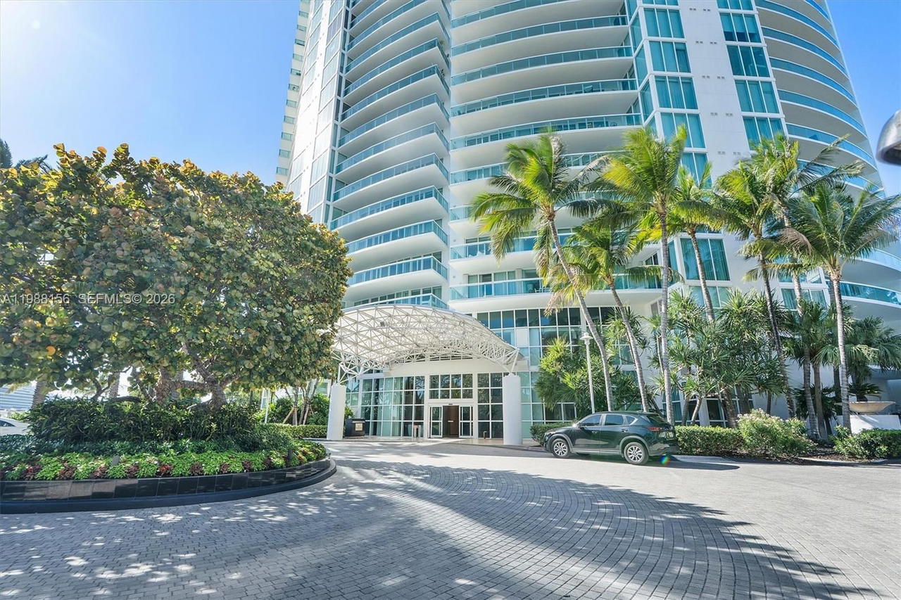 Real estate property located at 1000 Pointe Dr #705, Miami-dade, Murano At Portofino Condo, Miami Beach, FL