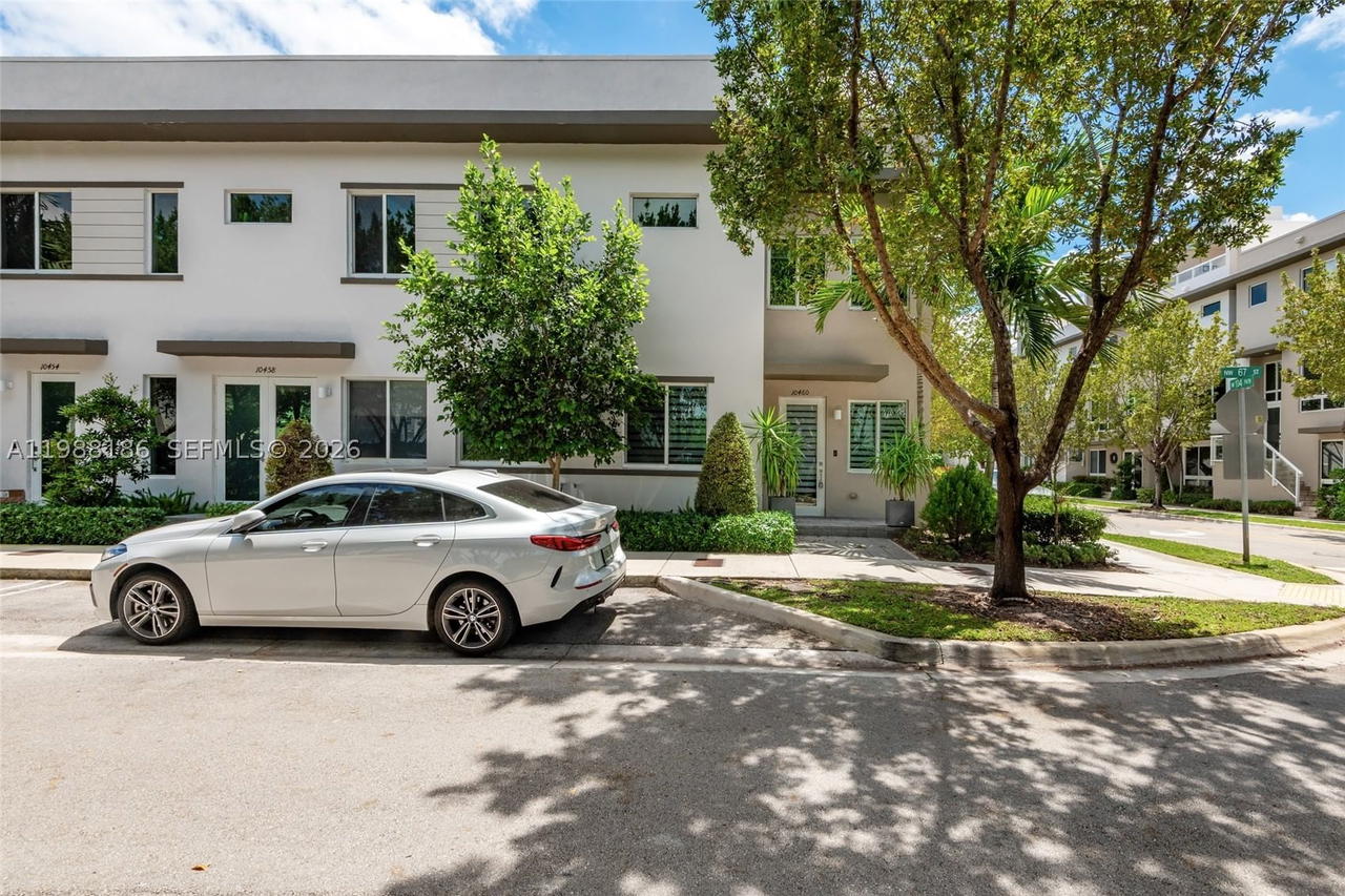 Real estate property located at 10460 67th St, Miami-dade, Landmark At Doral Central, Doral, FL