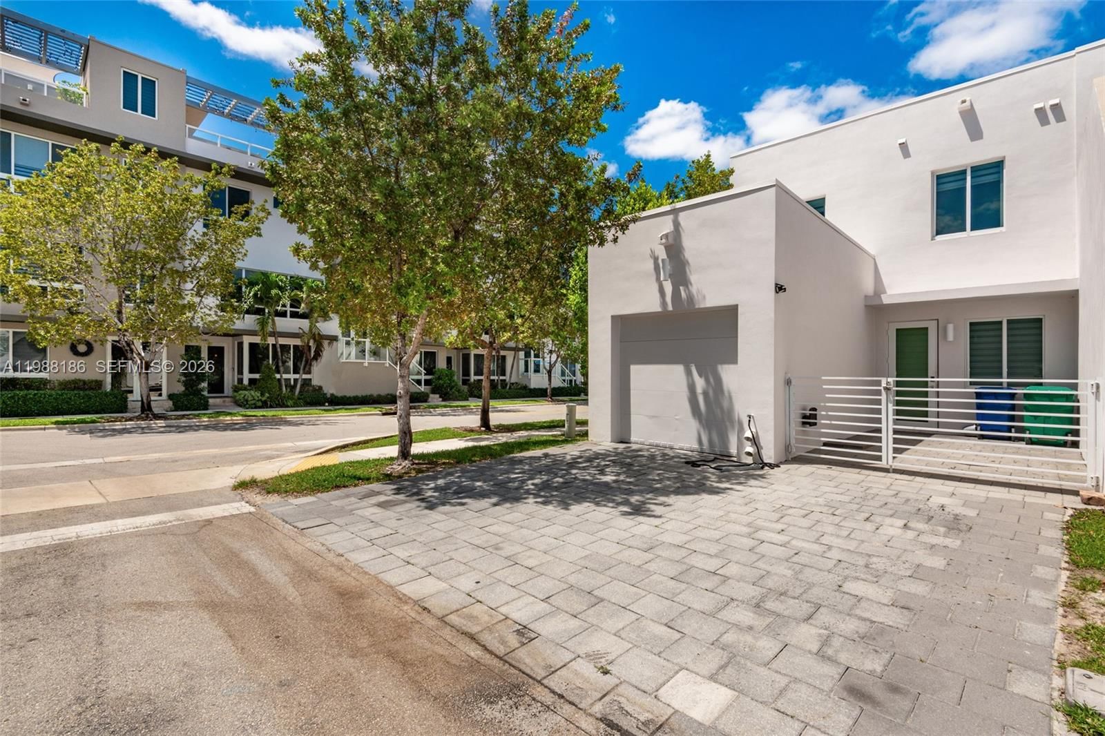 Real estate property located at 10460 67th St, Miami-dade, Landmark At Doral Central, Doral, FL