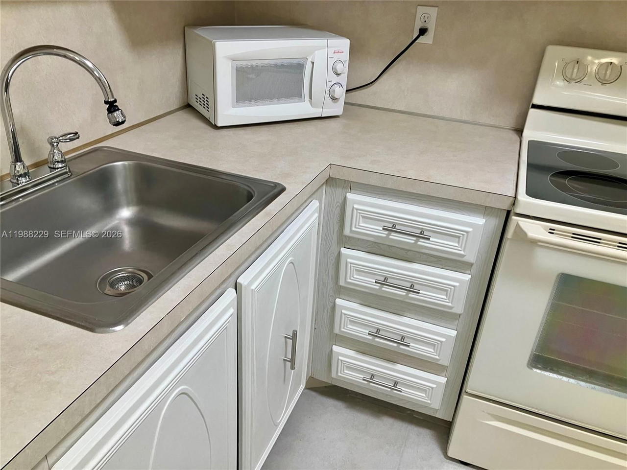 Real estate property located at 5681 2nd Ct #105, Broward, Meadows Condo, Margate, FL
