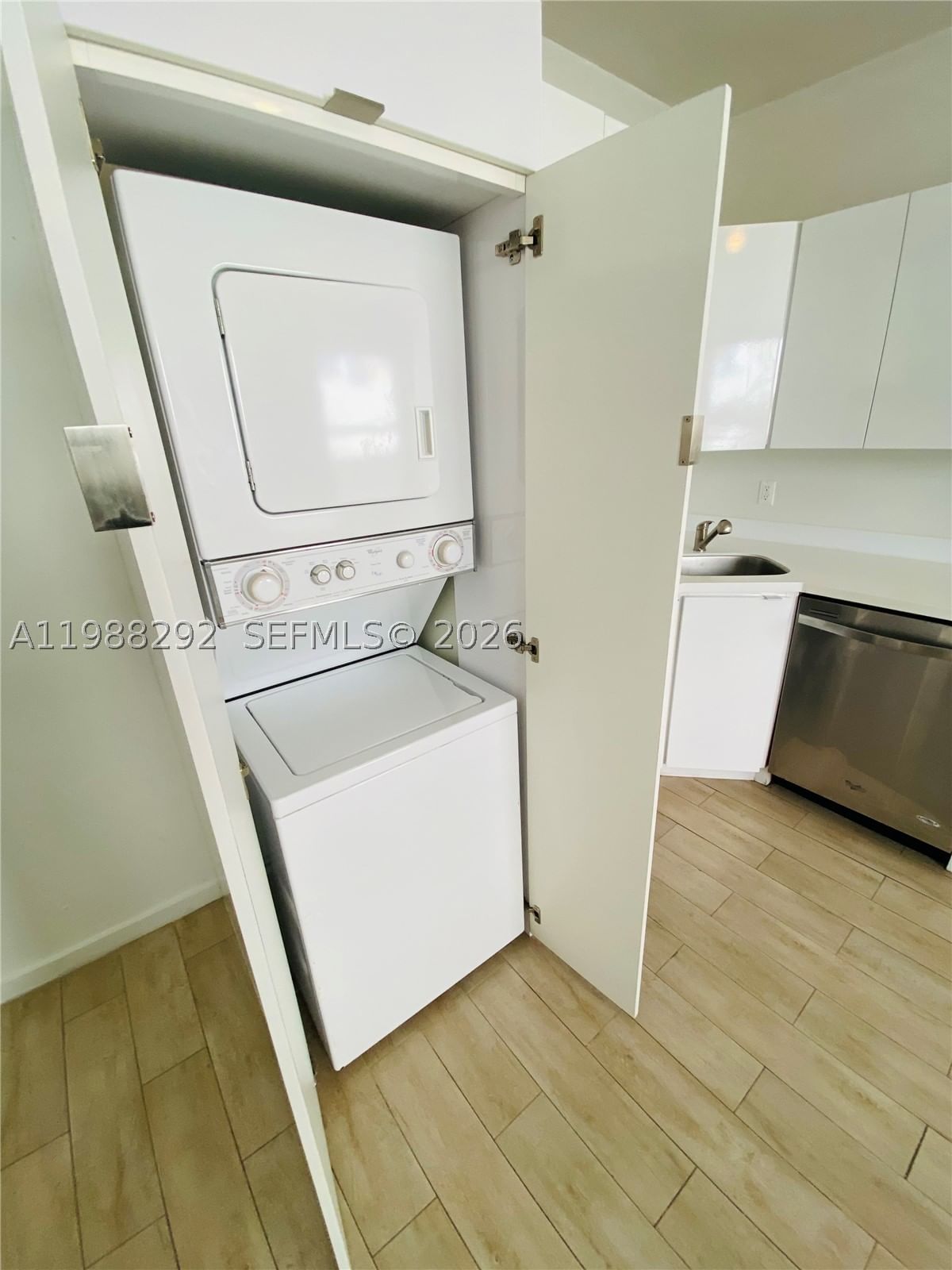 Real estate property located at 1611 Meridian Ave #305, Miami-dade, Emily Condo, Miami Beach, FL