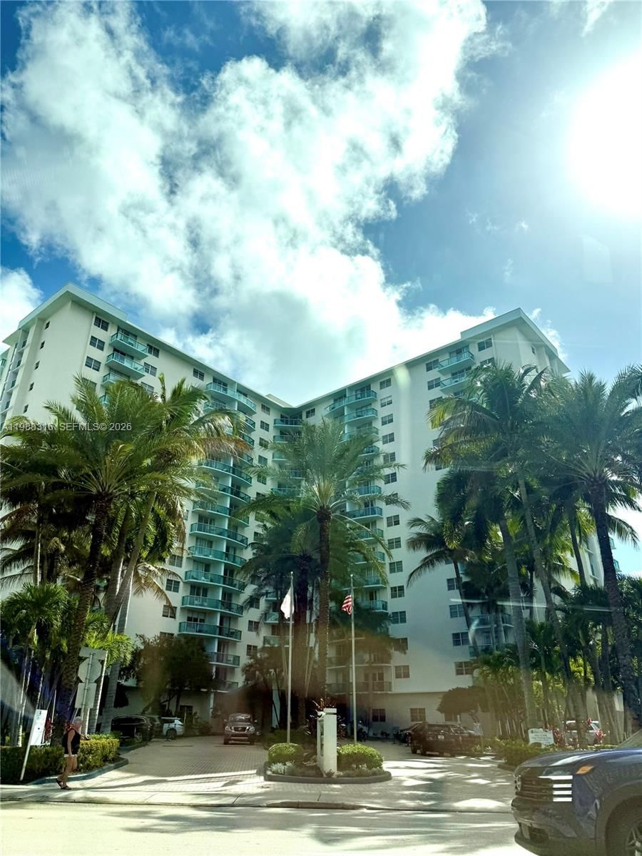 Real estate property located at 3901 Ocean Dr #5W, Broward, Tides On Hollywood Beach, Hollywood, FL