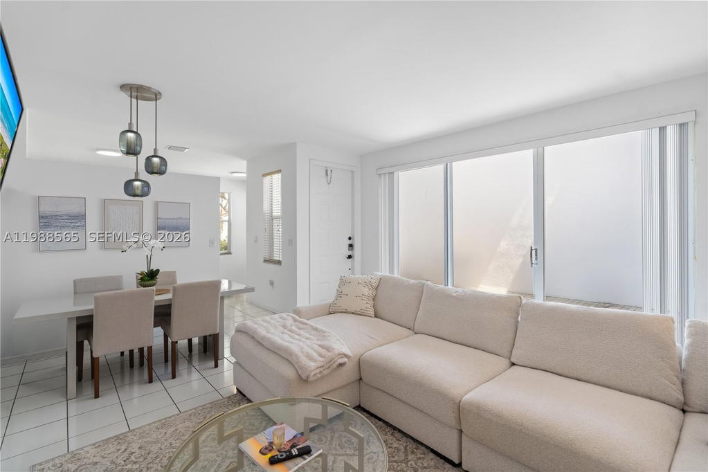 Real estate property located at 1120 Canella Ln, Broward, West Lake Village Plat, Hollywood, FL
