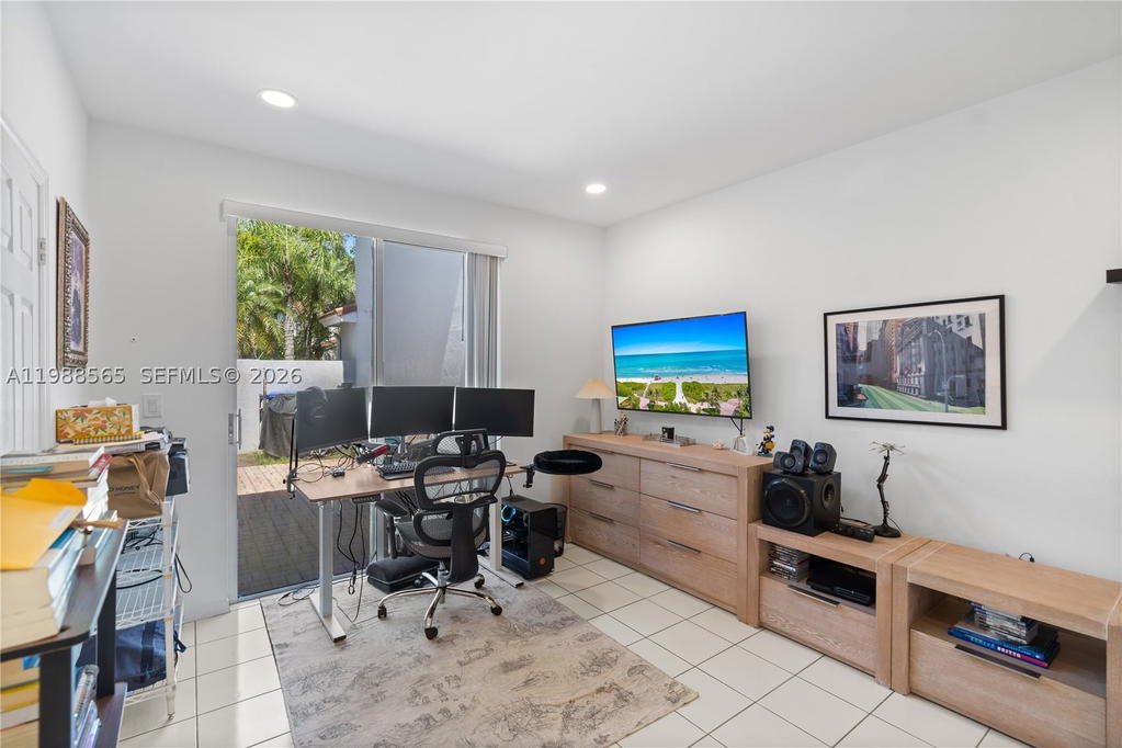 Real estate property located at 1120 Canella Ln, Broward, West Lake Village Plat, Hollywood, FL