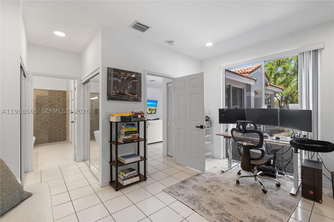 Real estate property located at 1120 Canella Ln, Broward, West Lake Village Plat, Hollywood, FL