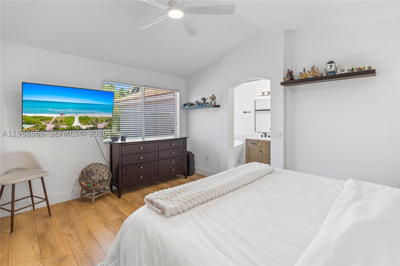 Real estate property located at 1120 Canella Ln, Broward, West Lake Village Plat, Hollywood, FL