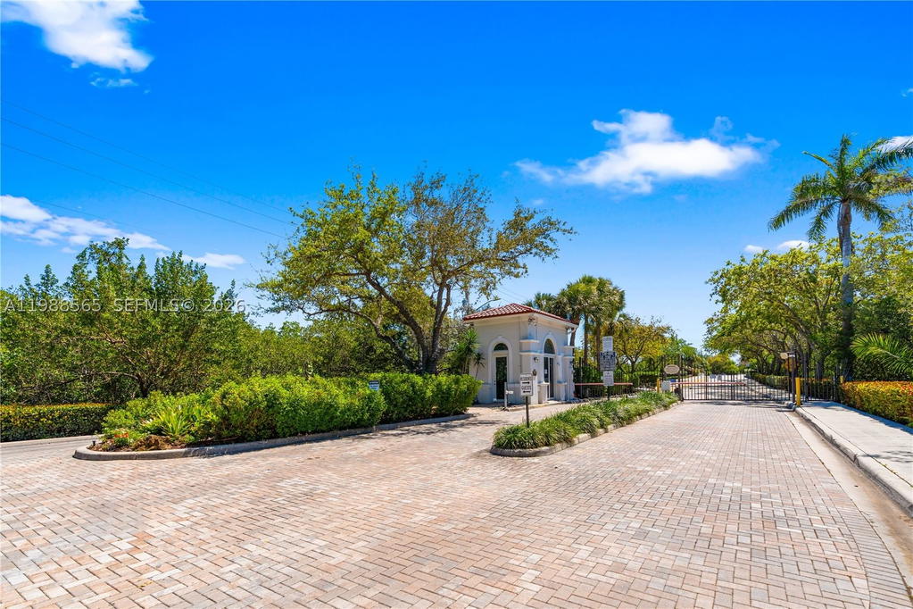 Real estate property located at 1120 Canella Ln, Broward, West Lake Village Plat, Hollywood, FL