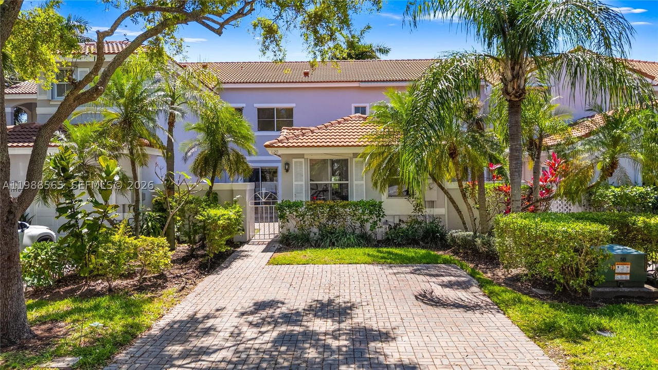 Real estate property located at 1120 Canella Ln, Broward, West Lake Village Plat, Hollywood, FL
