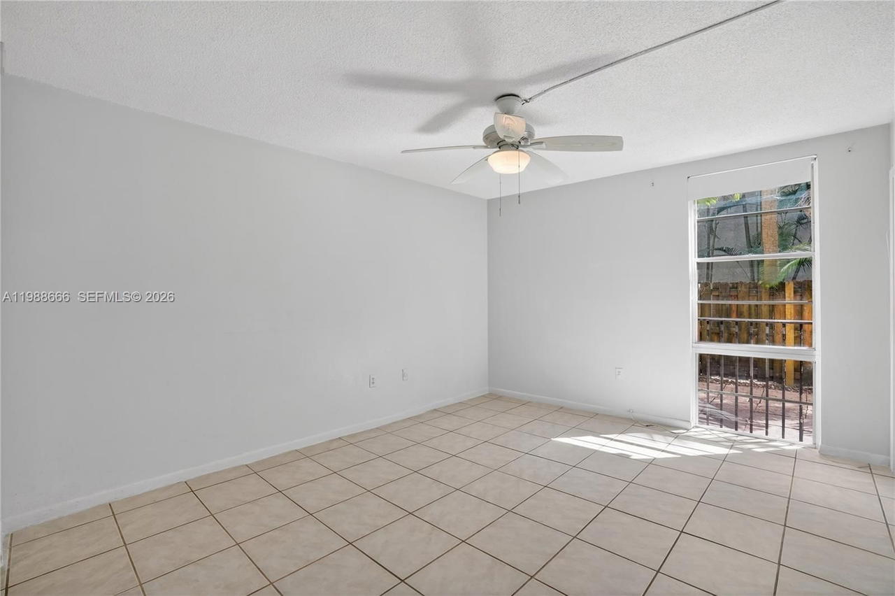 Real estate property located at 6904 Kendall Dr F104, Miami-dade, Dadeland Grove Condo, Pinecrest, FL