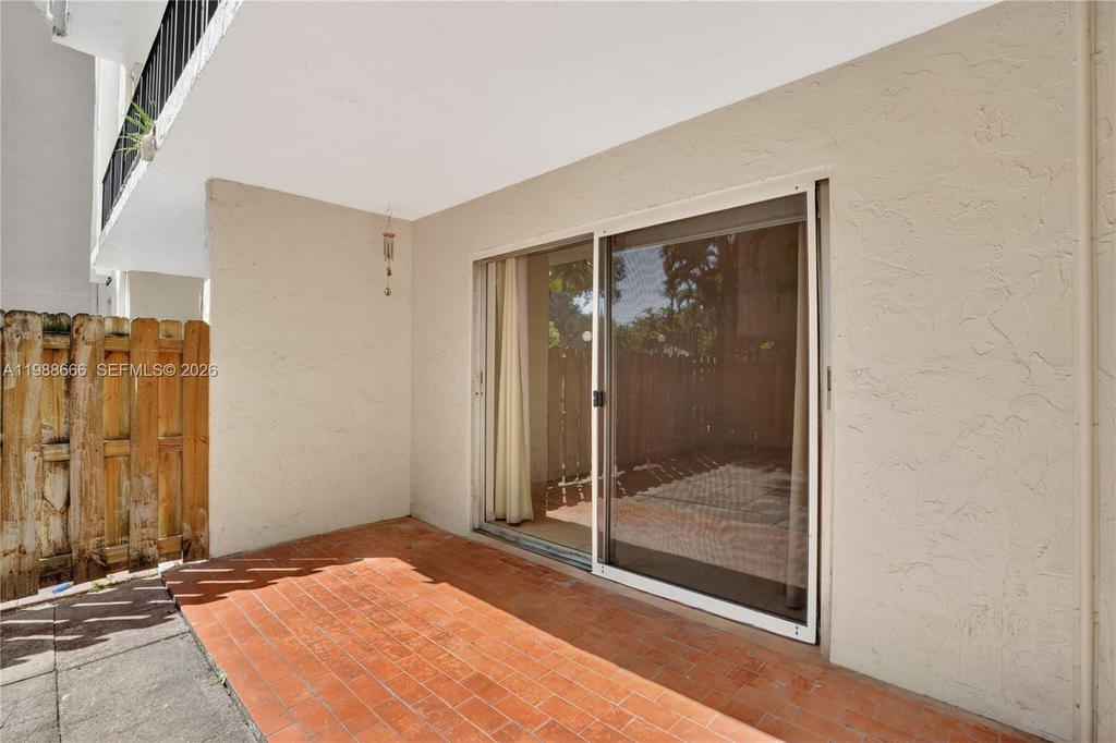 Real estate property located at 6904 Kendall Dr F104, Miami-dade, Dadeland Grove Condo, Pinecrest, FL
