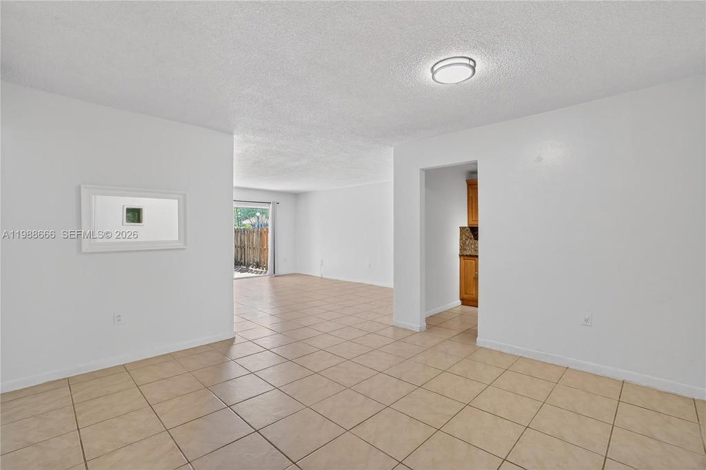 Real estate property located at 6904 Kendall Dr F104, Miami-dade, Dadeland Grove Condo, Pinecrest, FL
