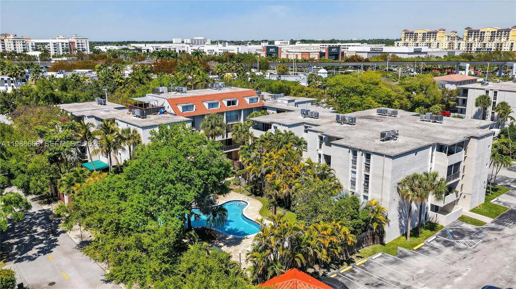 Real estate property located at 6904 Kendall Dr F104, Miami-dade, Dadeland Grove Condo, Pinecrest, FL