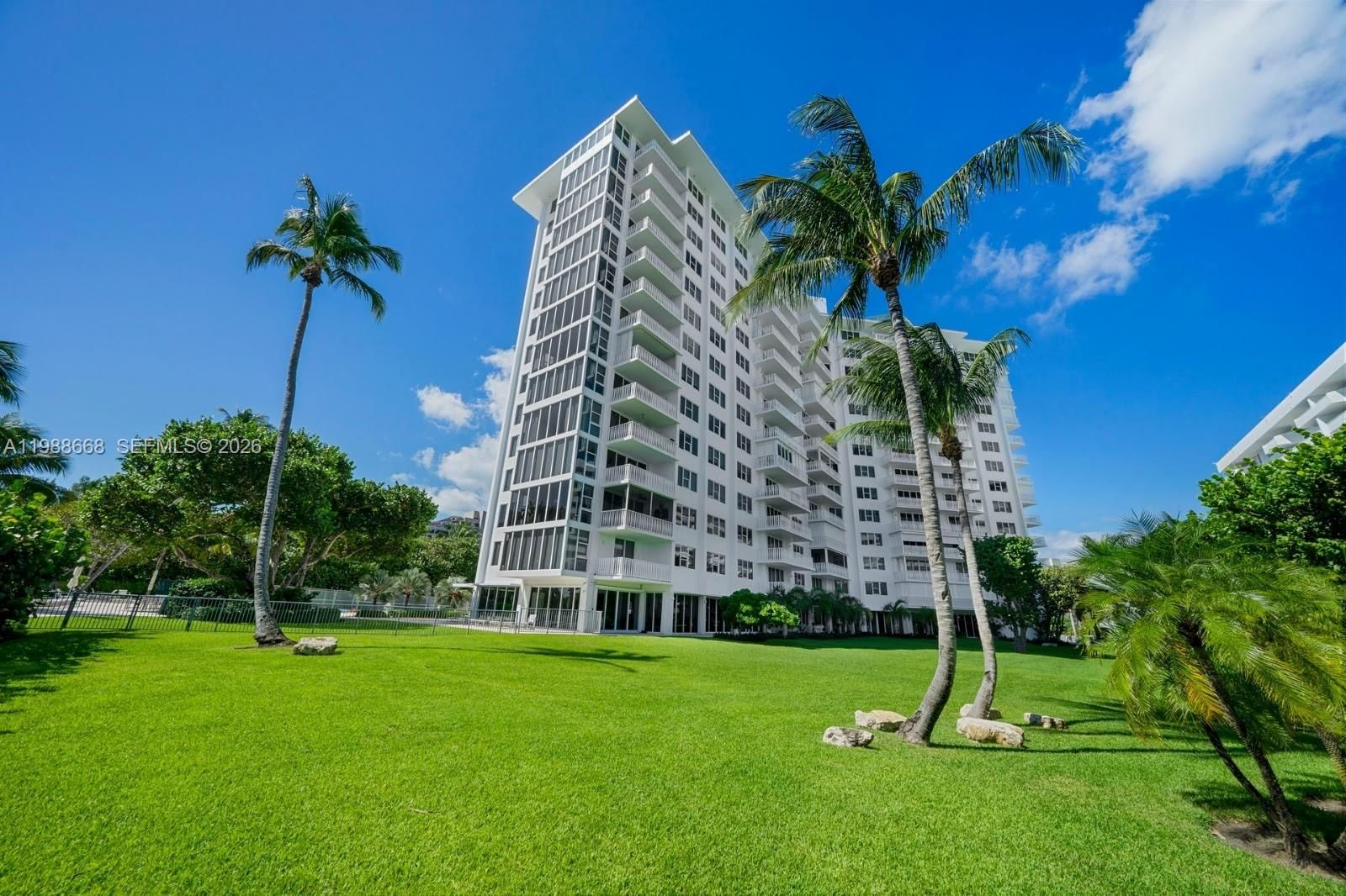 Real estate property located at 200 Ocean Lane Dr #1102, Miami-dade, Island House Apt Inc - Co, Key Biscayne, FL